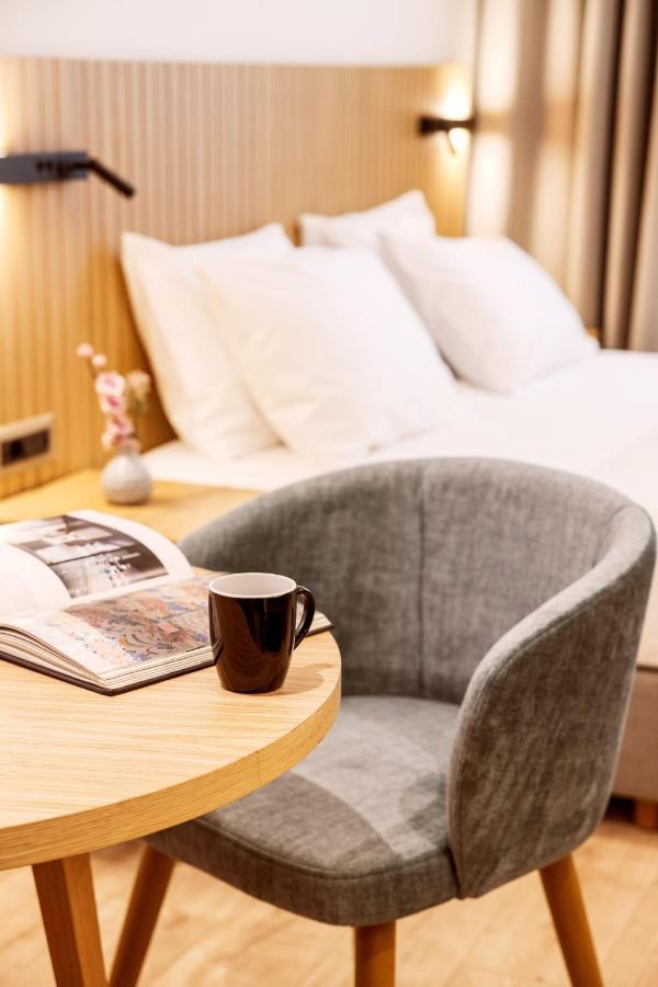 Days City Suites Aten Exteriör bild