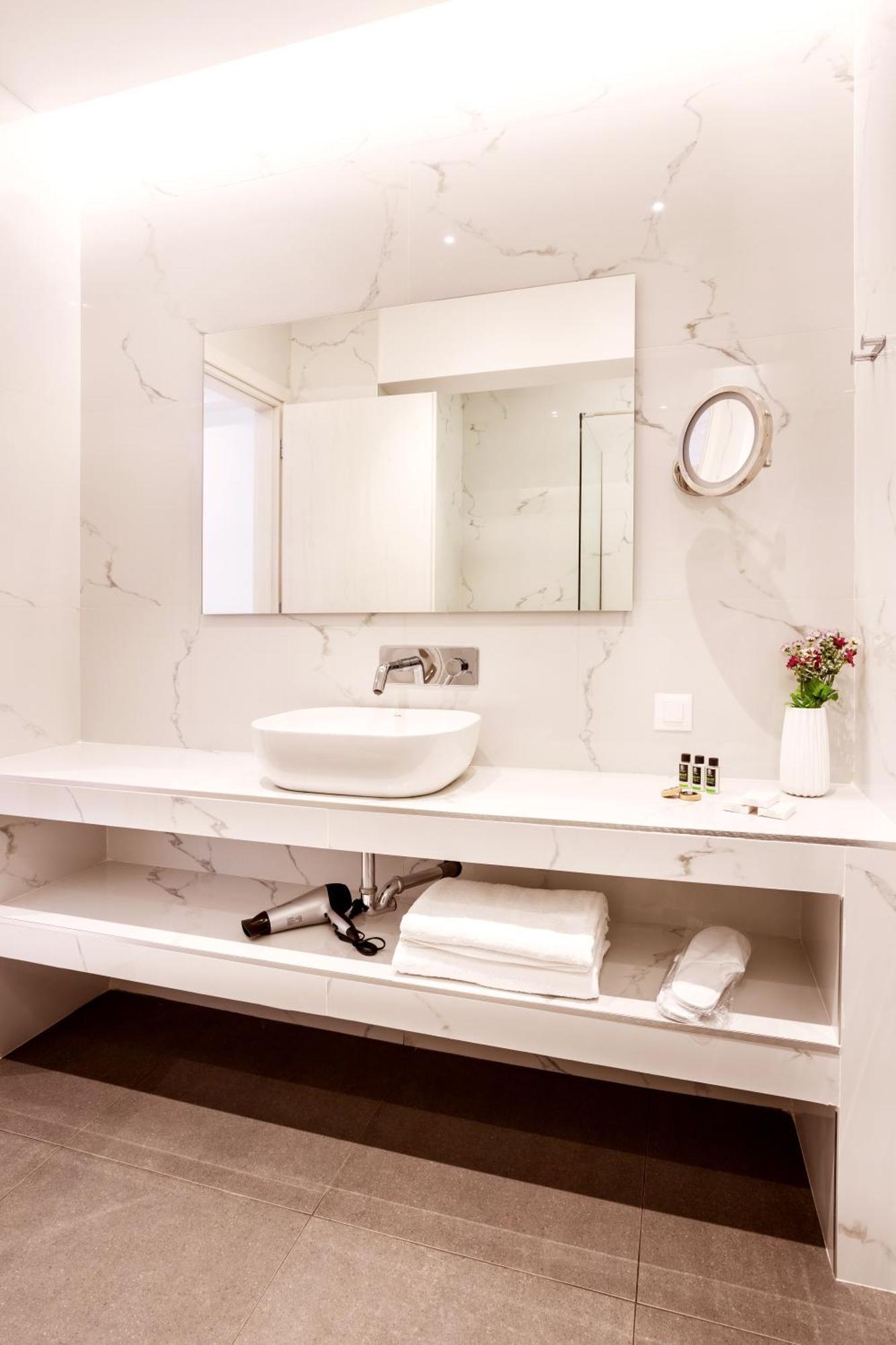 Days City Suites Aten Exteriör bild