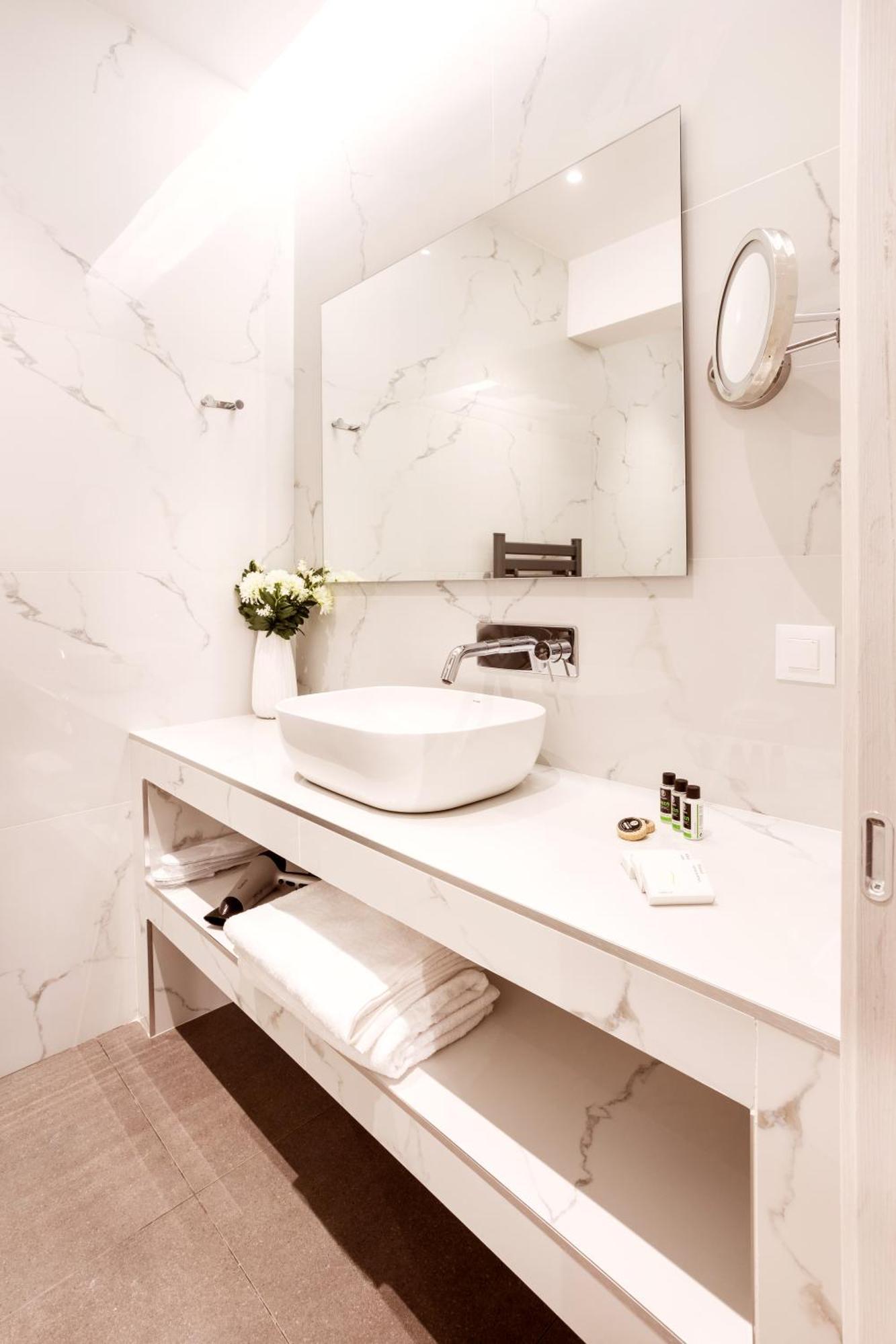 Days City Suites Aten Exteriör bild