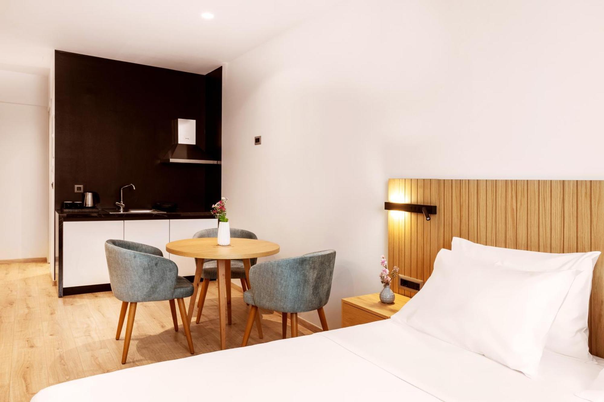 Days City Suites Aten Exteriör bild